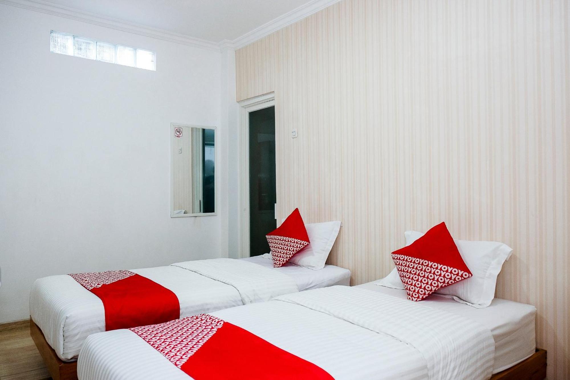 โอโย 1454 111 เรสซิเดนซ์ Hotel บาตู ภายนอก รูปภาพ